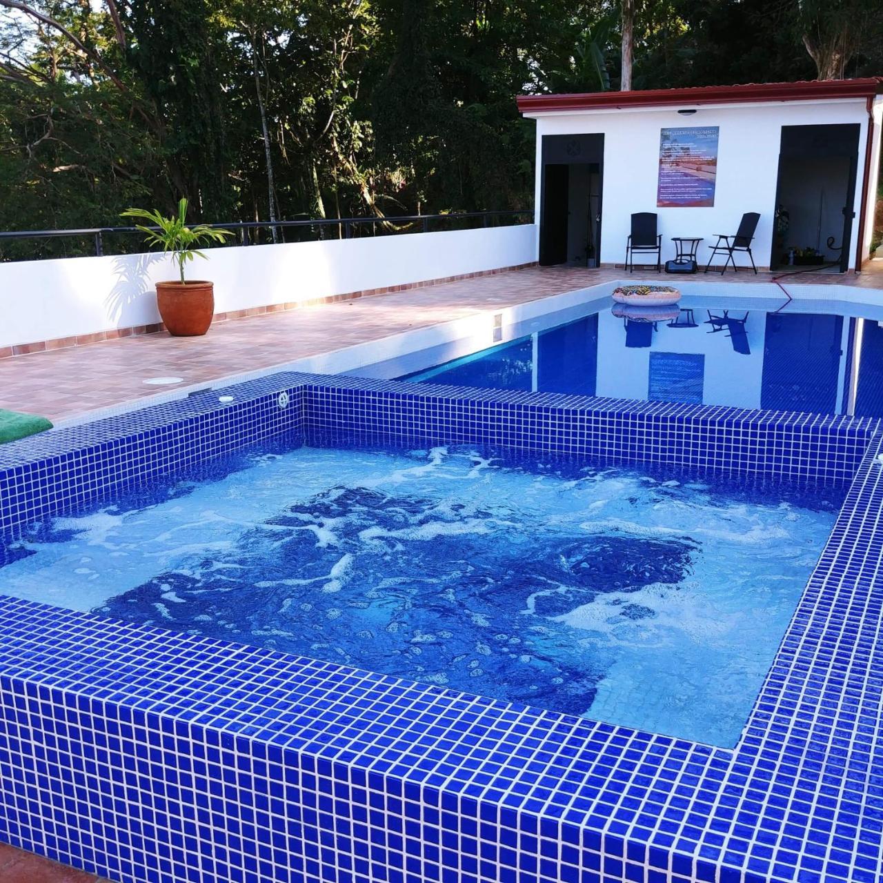 Hotel Los Cielos Del Caribe Cahuita Exterior photo